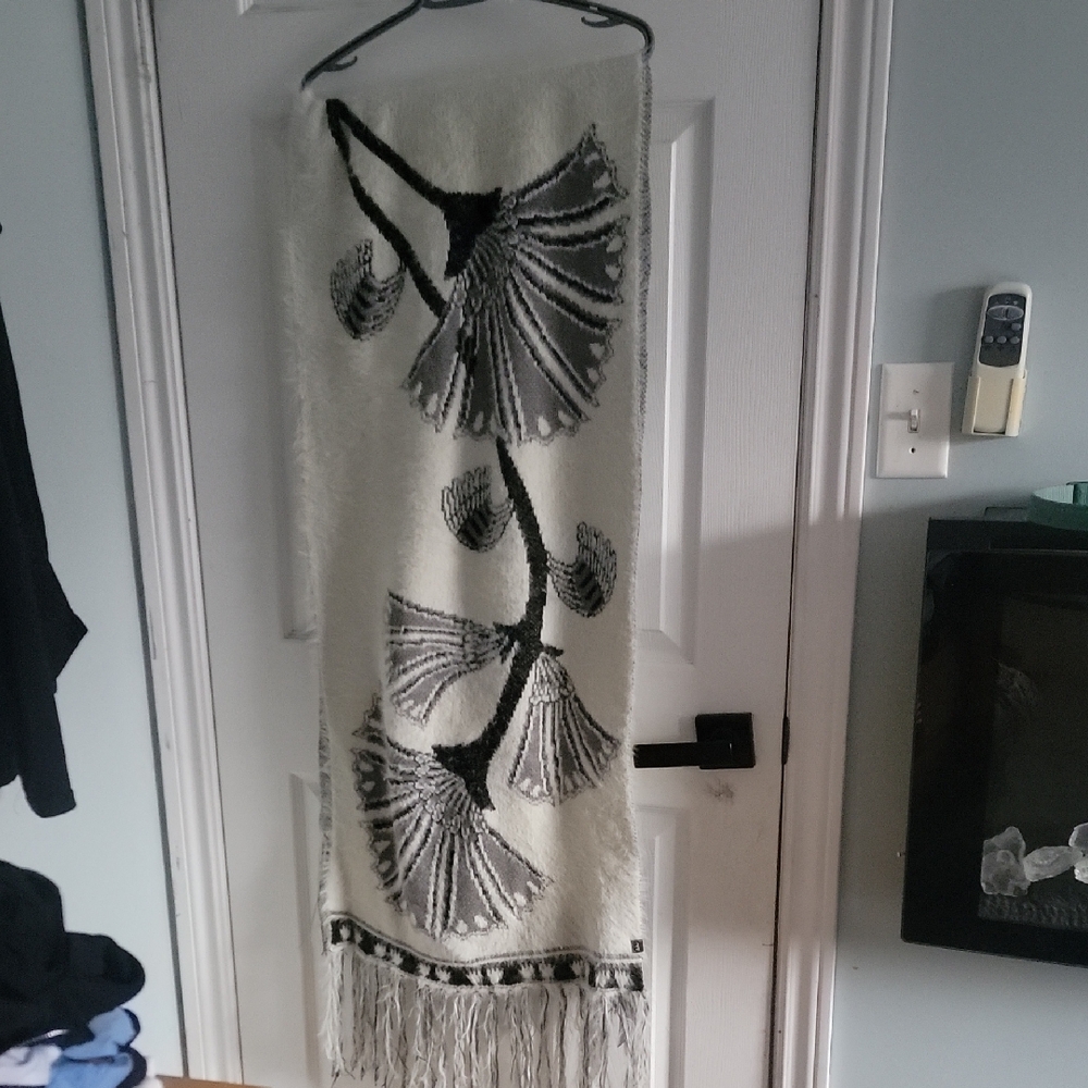 Echo Cream and Black Textured Scarf